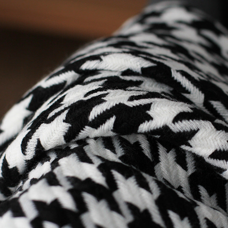 Houndstooth Knitted Throw with Tassels